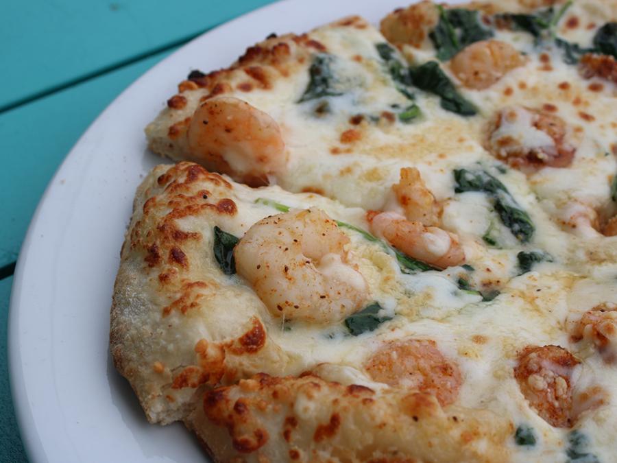 GTs Shrimp Alfredo Pizza